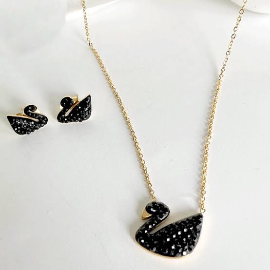 Black Swan Necklace And Earrings Bundle - GEN Z JEWELRY
