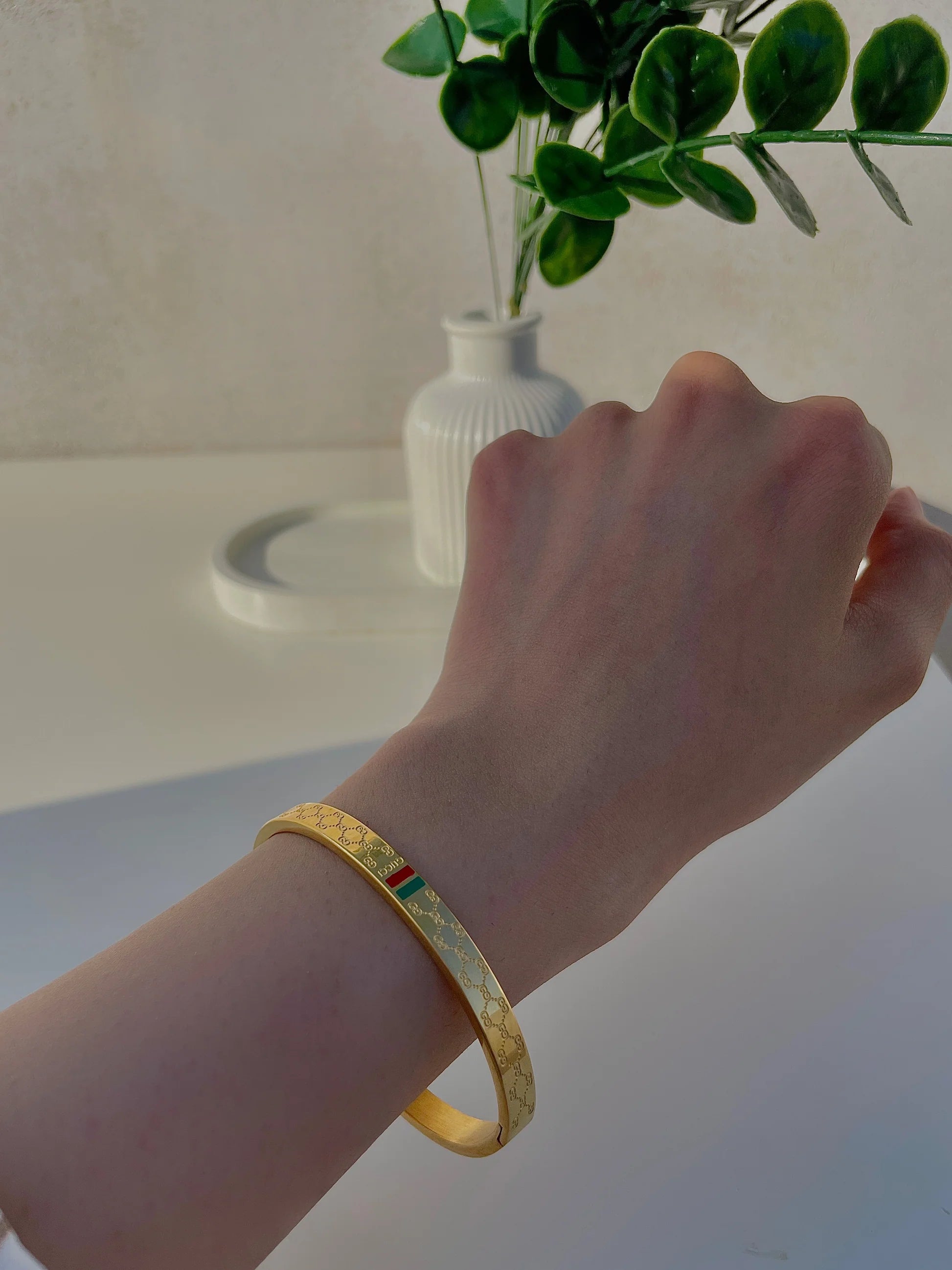 Red & Green Charm Bracelet - GEN Z JEWELRY