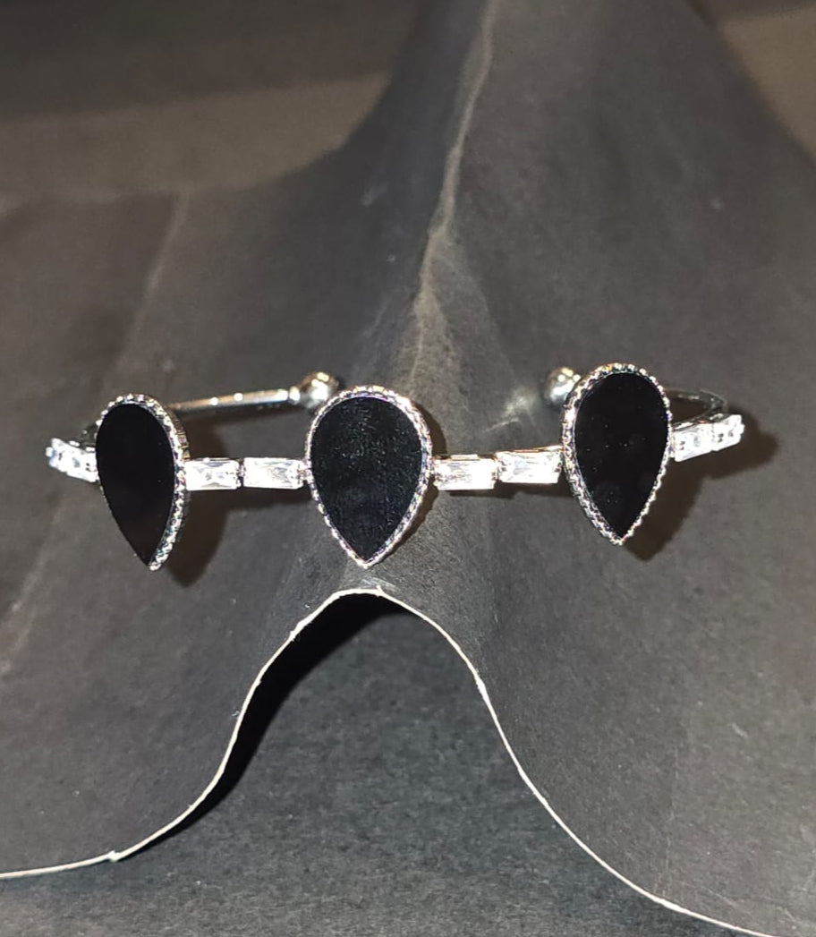 Midnight Teardrop Cuff - GEN Z JEWELRY