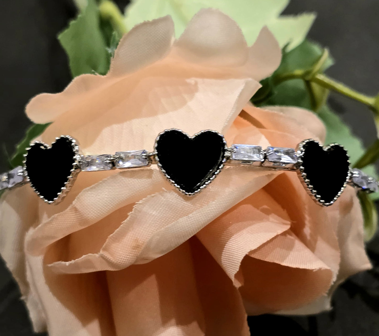Midnight Heart Cuff - GEN Z JEWELRY
