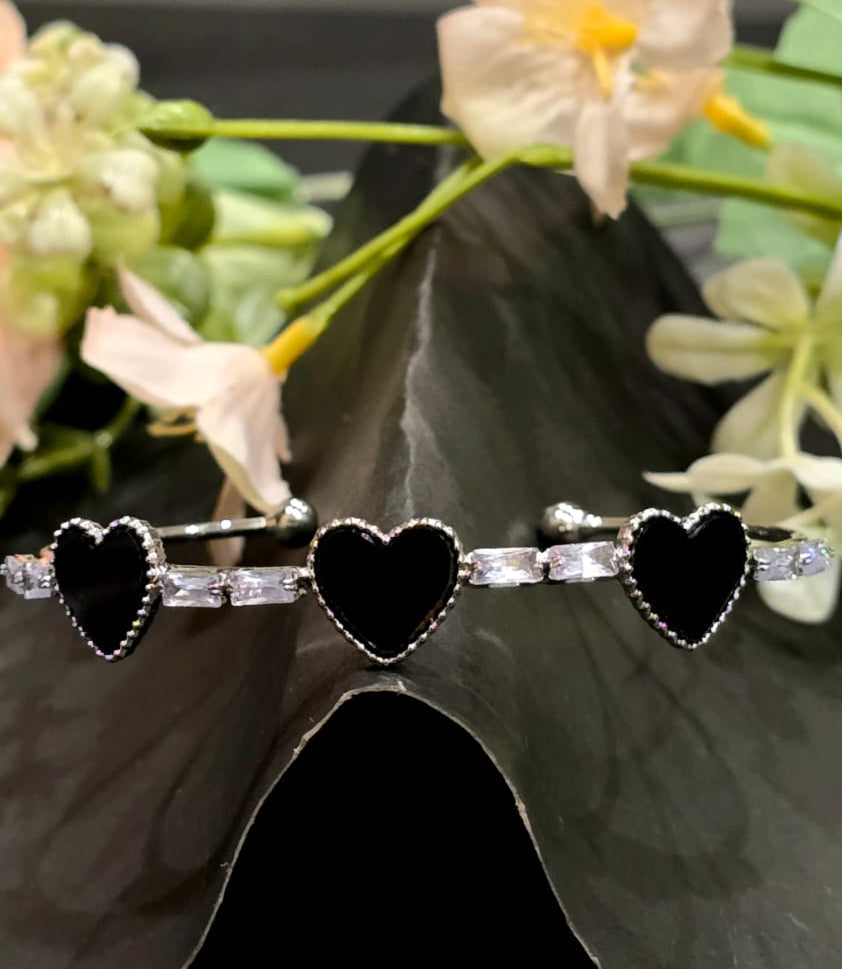 Midnight Heart Cuff - GEN Z JEWELRY