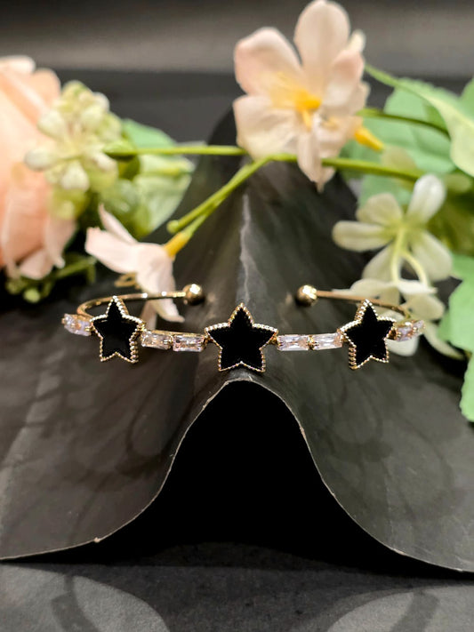 Elegant Gold Star Cuff Bracelet - GEN Z JEWELRY