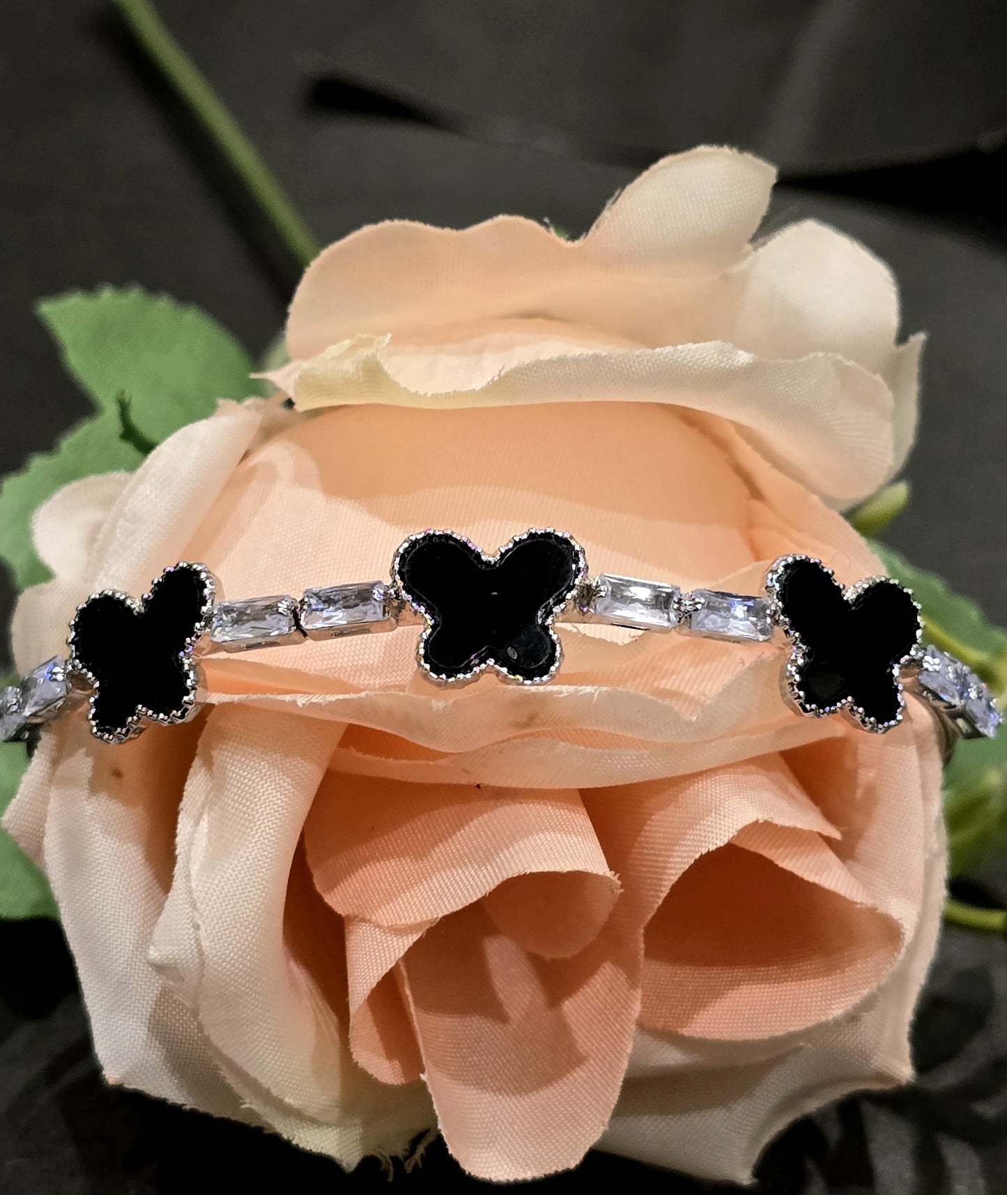 Noir Petal Cuff - GEN Z JEWELRY