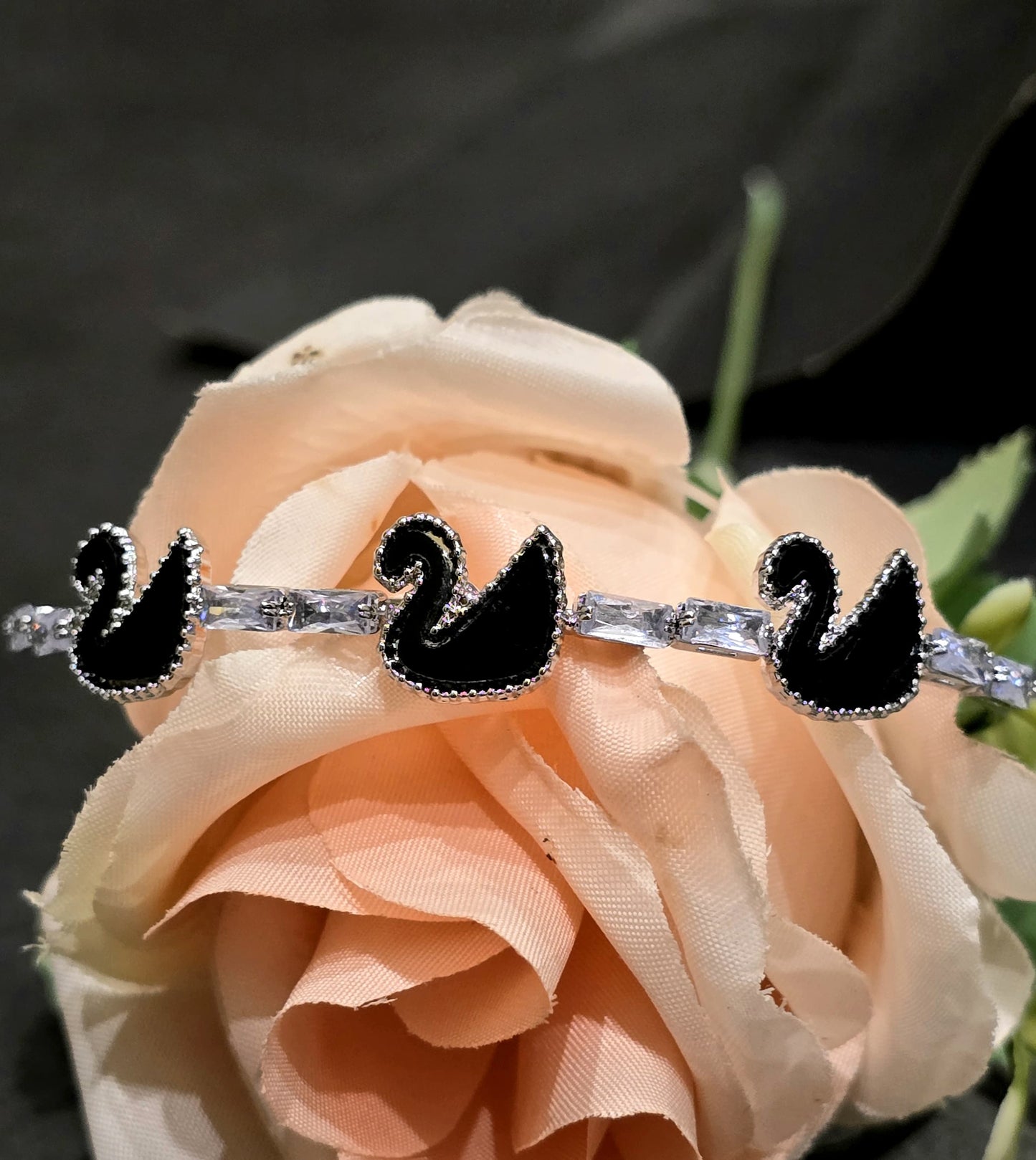 Noir Swan Elegance Cuff - GEN Z JEWELRY