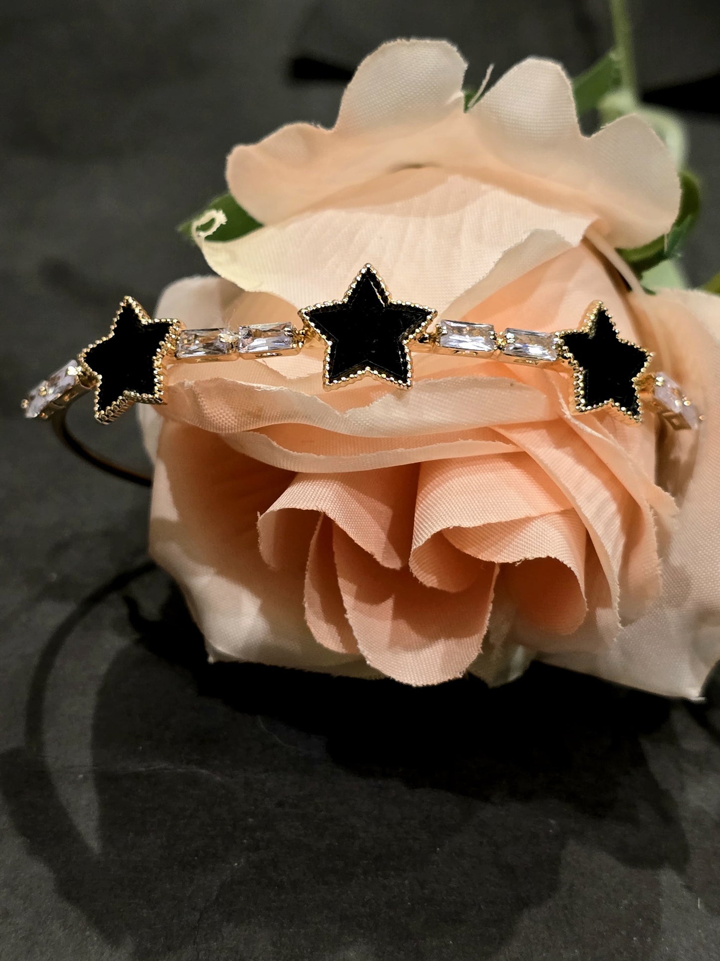 Elegant Gold Star Cuff Bracelet - GEN Z JEWELRY