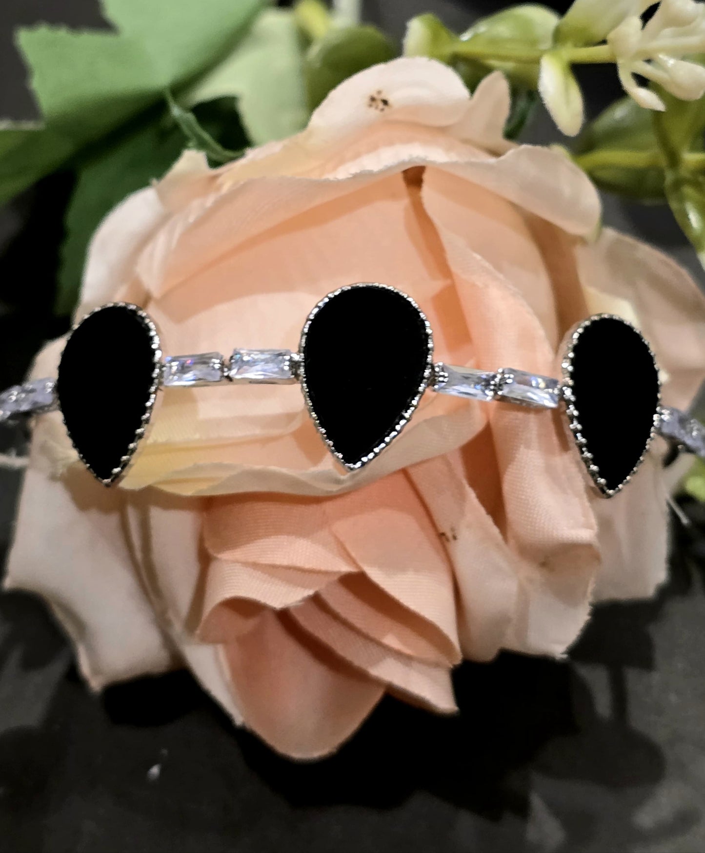 Midnight Teardrop Cuff - GEN Z JEWELRY